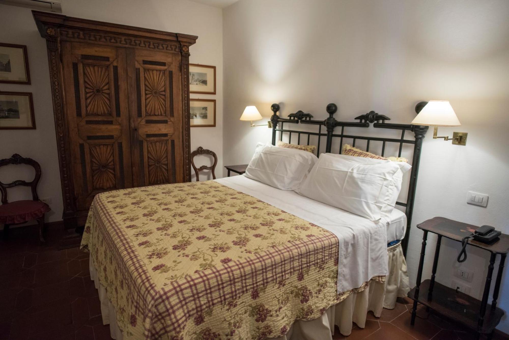 Hotel Lucrezia Riola Sardo Buitenkant foto
